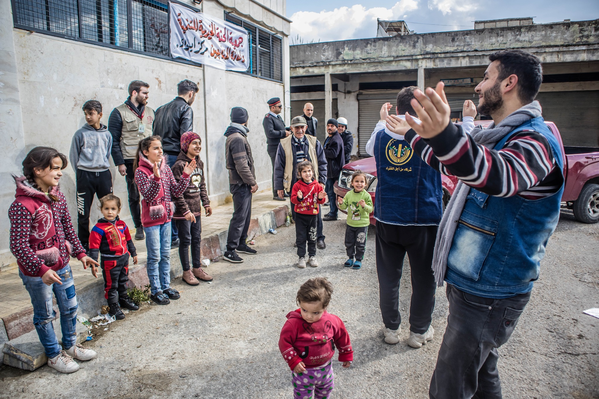 أثناء توزيع تبرعاتكم العينية في منطقة الحفة